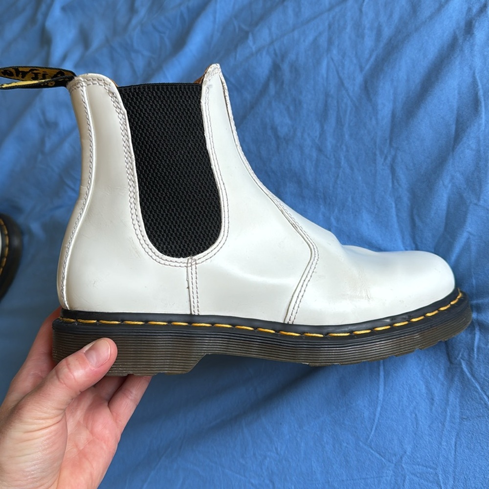 SALE DR. MARTENS WOMEN'S 2976 YELLOW STITCH SMOOTH LEATHER CHELSEA White size 8 - Picture 8 of 13